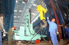 吊裝“巨無霸”(圖)_新聞中心_新浪網(wǎng)