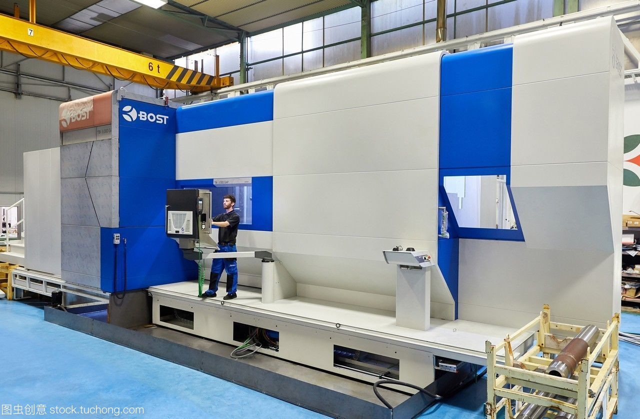 加工中心。數(shù)控。臥式轉(zhuǎn)彎和銑床。機械工具的設(shè)計,制造和安裝。gipuzkoabasquecountry,西班牙,e…